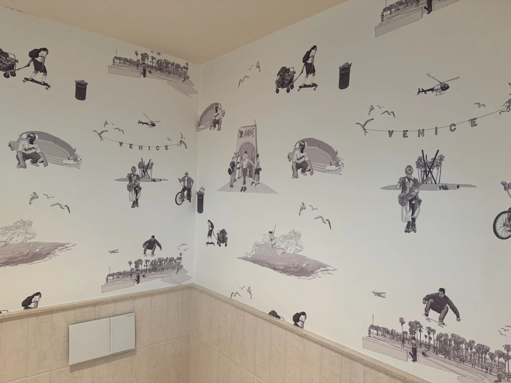 Richmond wallpaper seam finishing detail